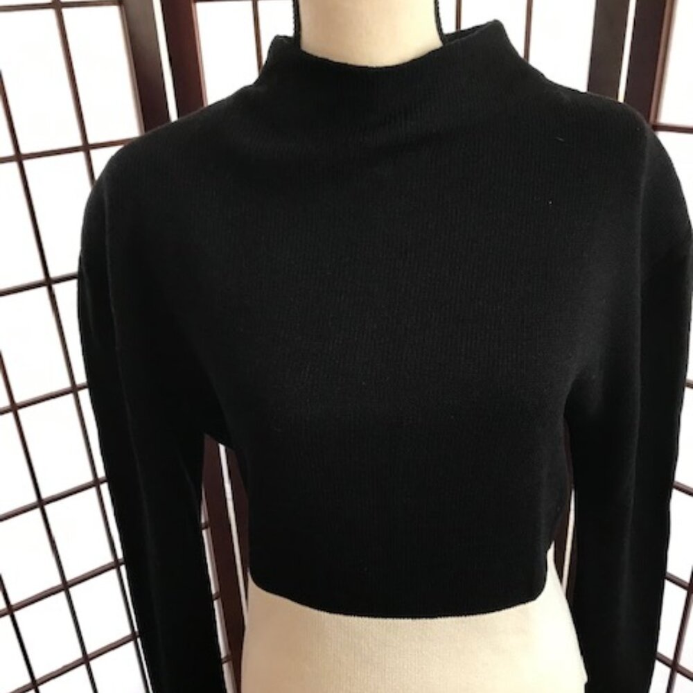 St. John Separates, Black and White Raglan Sleeve Top, Size Large